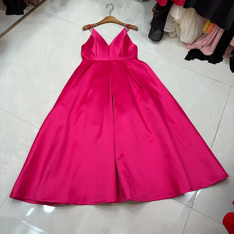 Ropa de boutique al por mayor Ropa de mujer Diseño de nuevo producto Vestido con cuello en V y cremallera Largo y elegante Ropa de mujer Vestido de mujer