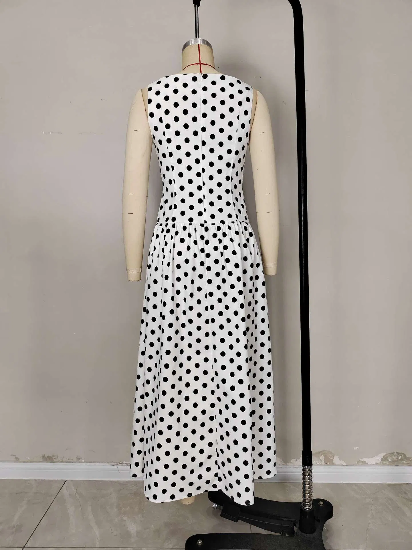 Vestido de lunares elegante blanco
