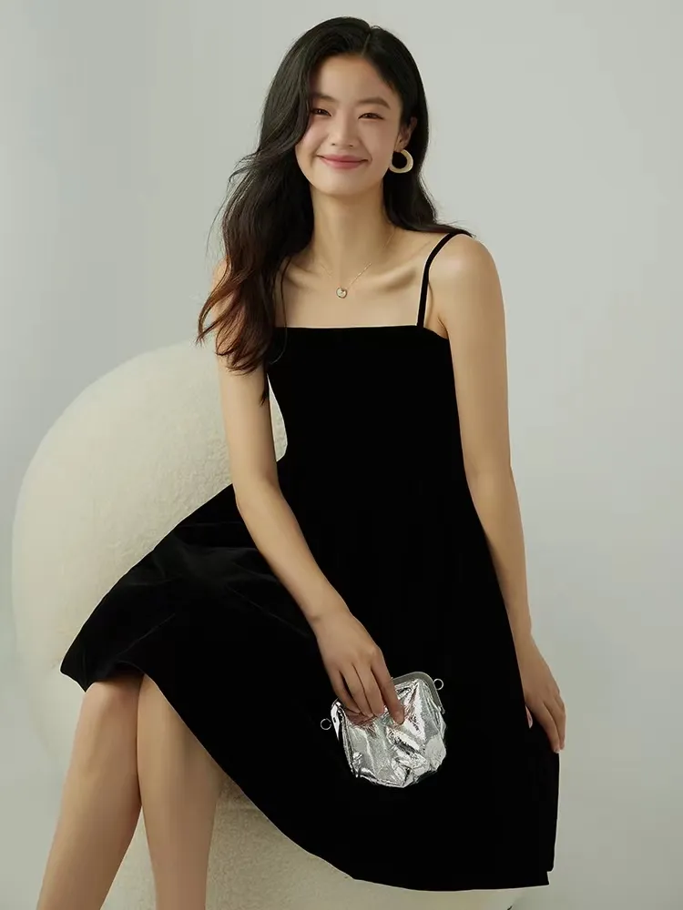 Vestido de tirantes mini negro de terciopelo A-line para mujeres, de alta calidad, para fiestas y ocasiones especiales