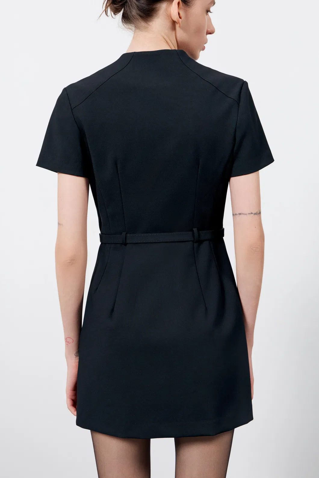 Vestido de traje corto con botones frontales de diseño para mujeres