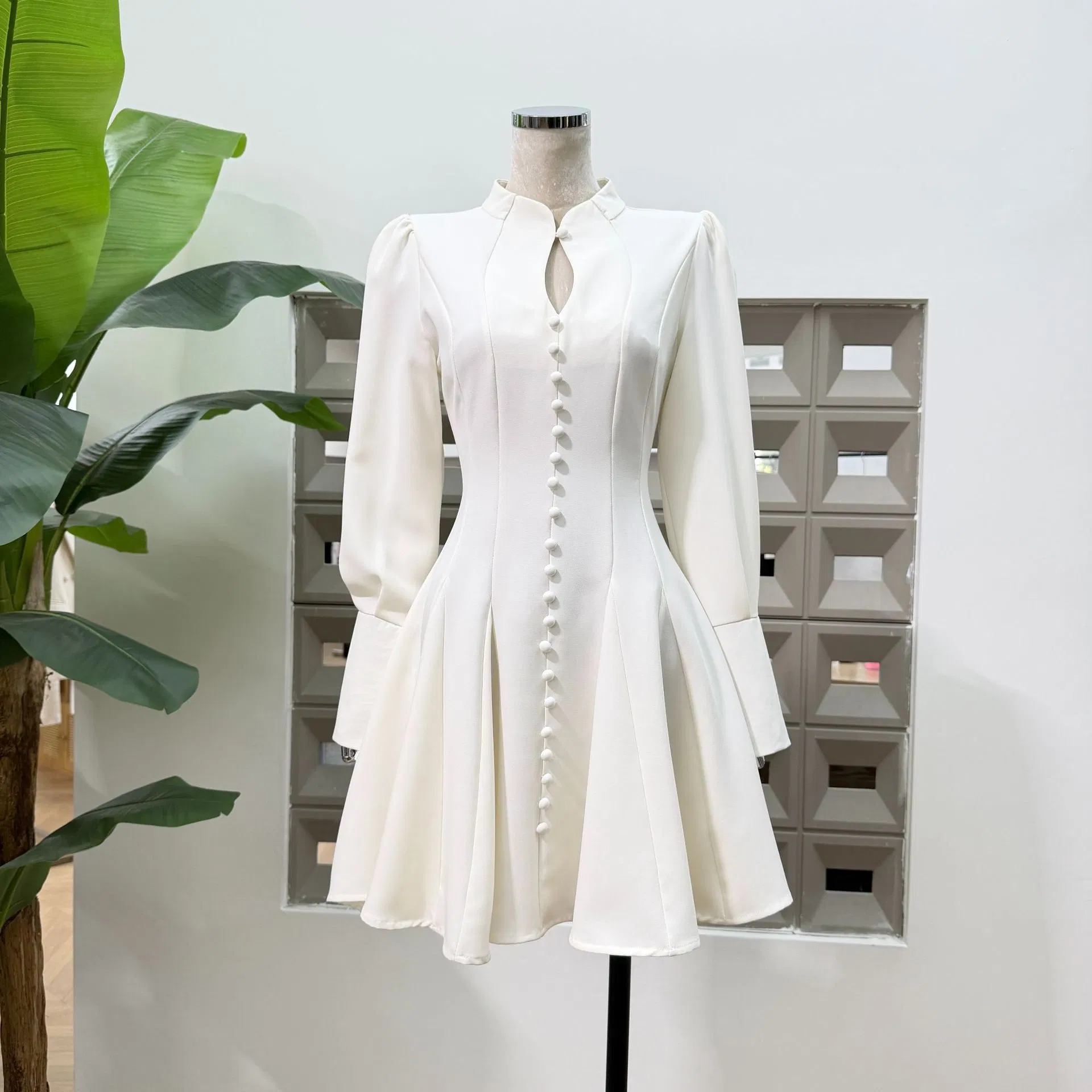 Ropa de boutique primavera nueva elegante falda corta para mujer ajustada de color puro vestido elegante de manga larga