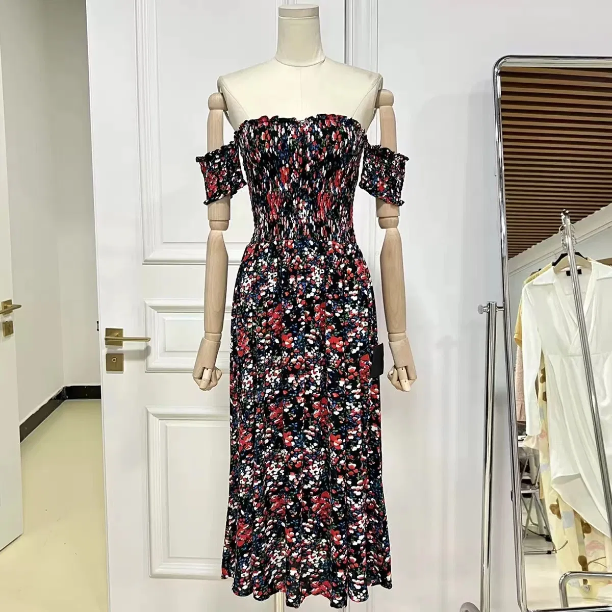 OEM Mayorista Ropa Personalizada Algodón Verano Mujeres Dama Estampado Floral Cuello en V Sexy Vintage Ajustado Sin Mangas Chifón Satén Logo de Marca Impresión Digital Vestidos