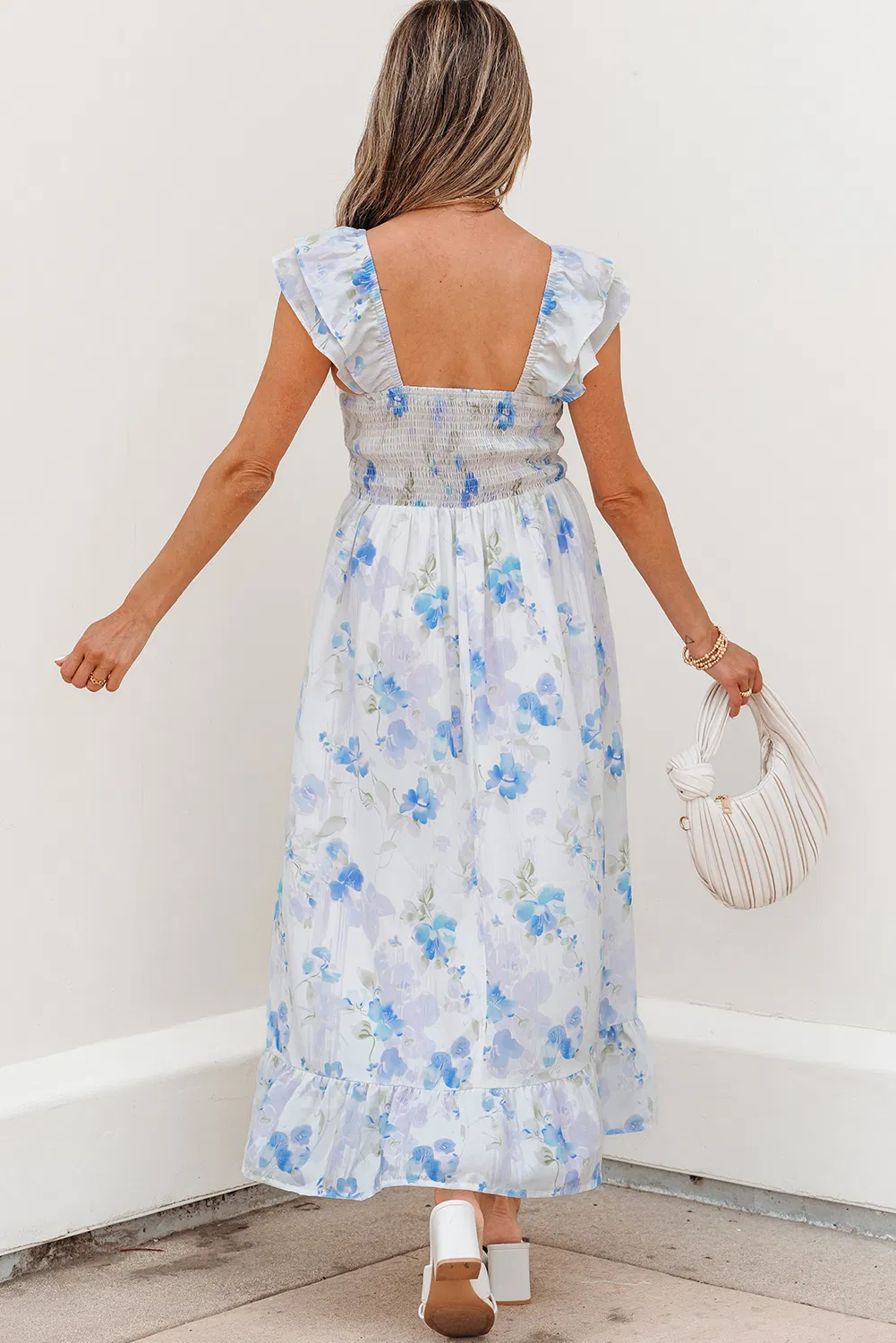 Vista frontal del vestido largo floral