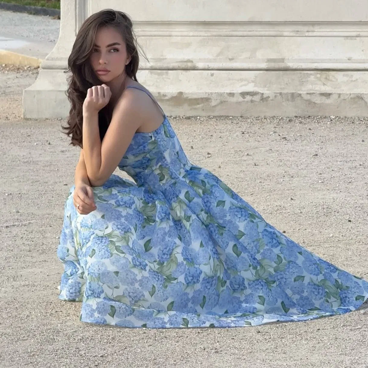 Vestido de Dama Personalizado para Mujeres Vestido MIDI de Tirantes Espagueti con Estampado Floral Azul Elegante y Moderno 2025 Vestido Formal de Noche Cautivador Vestido de Cóctel Femenino