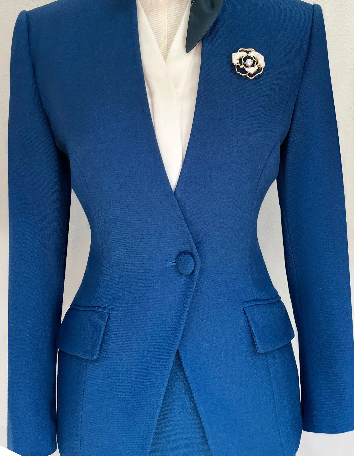 Vestidos de trabajo personalizados para mujeres en poliéster azul al por mayor