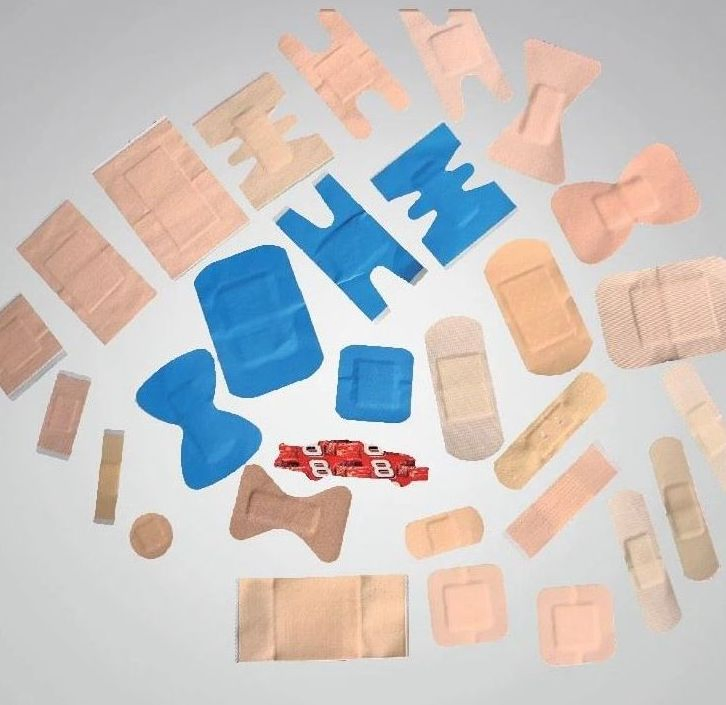 أحجام متنوعة 100PCS لاصقات جروح معبأة بشكل فردي للعناية بالجروح والإسعافات الأولية