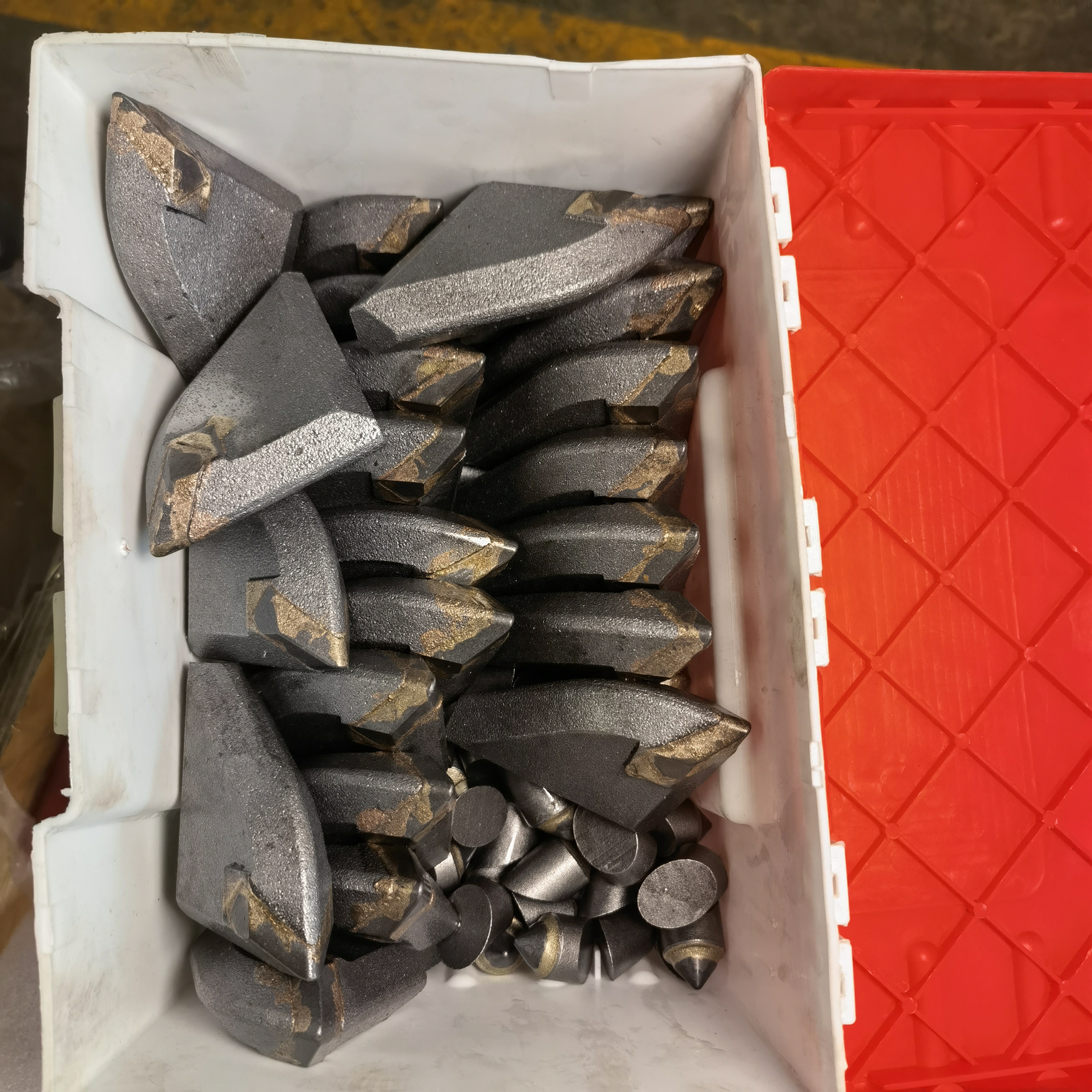 China Manufacturer HDD Horizontal Directional Drilling Tools Rock Reamer Shark Bit for Reamer