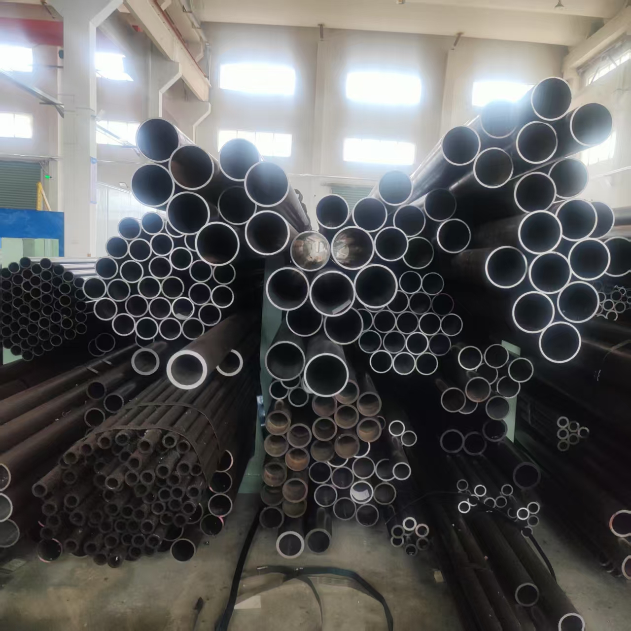 Seamless Non-Alloy Steel Pipes 20#45#16Mn 27Simn ASTM Standard Thick Wall Round Section Powder Coated Structure Oil Pipe