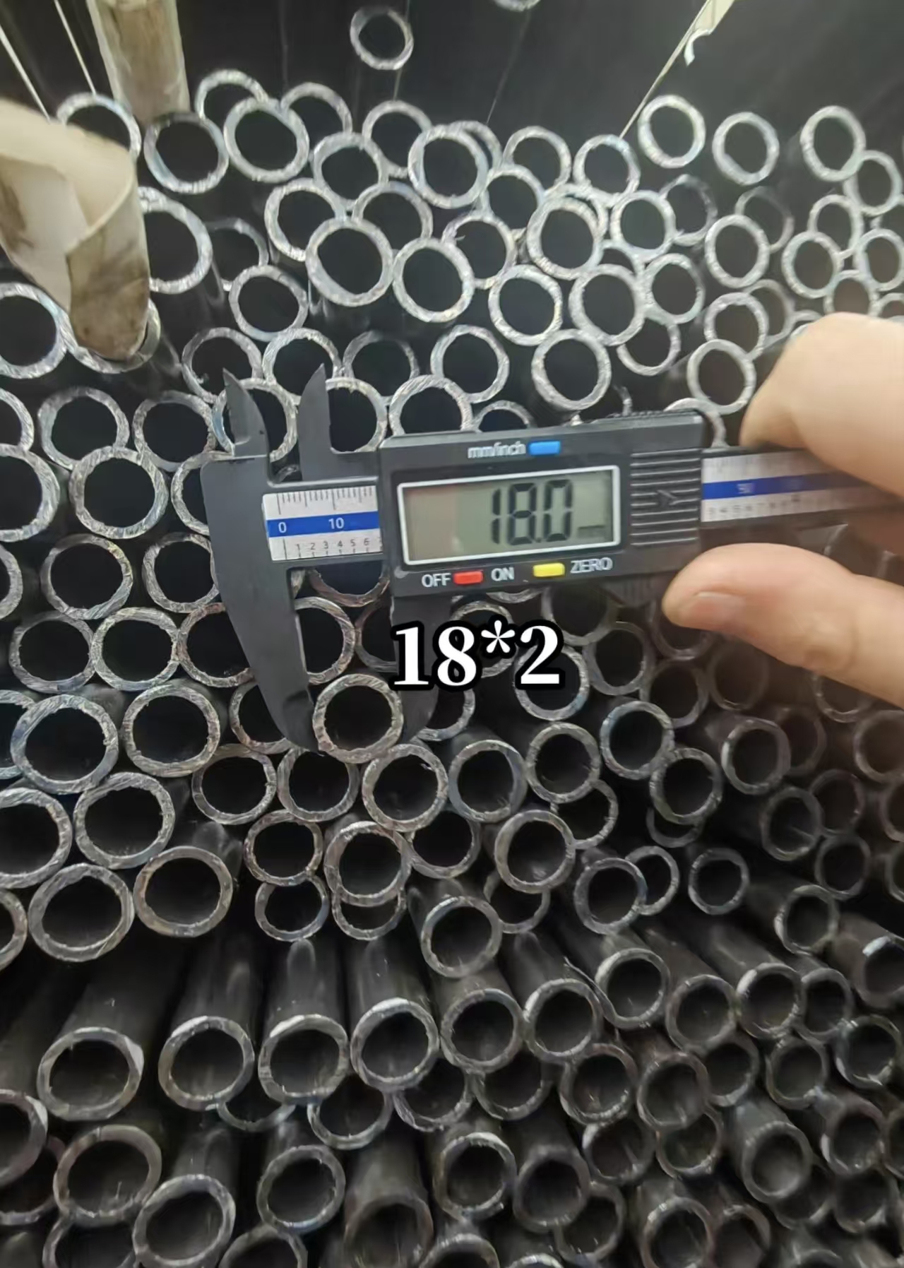 ERW Welded ASTM Carbon Steel Pipe Small Diameter Wear Resistance Hot Rolled Black Casing Tube for Oil &amp; Gas Applications