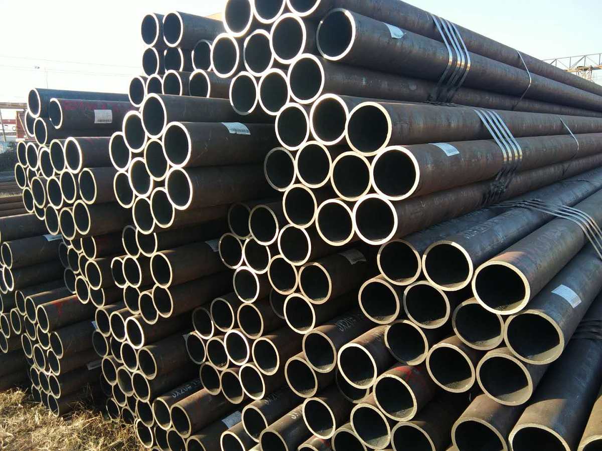 Steel pipe storage