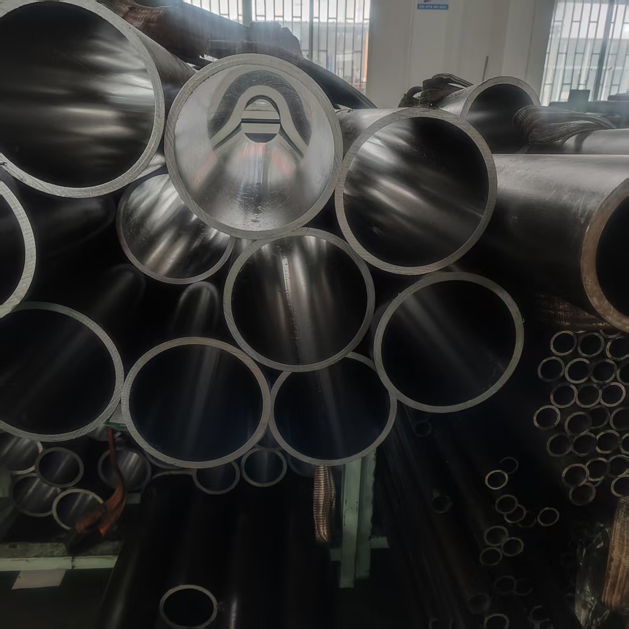 Seamless Non-Alloy Steel Pipes 20#45#16Mn 27Simn ASTM Standard Thick Wall Round Section Powder Coated Structure Oil Pipe