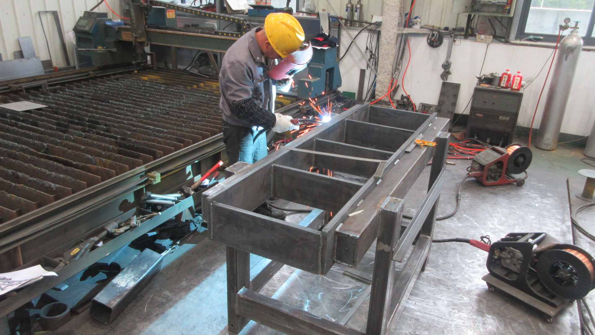 Tungsten carbide tip welding on cutting pick bodies