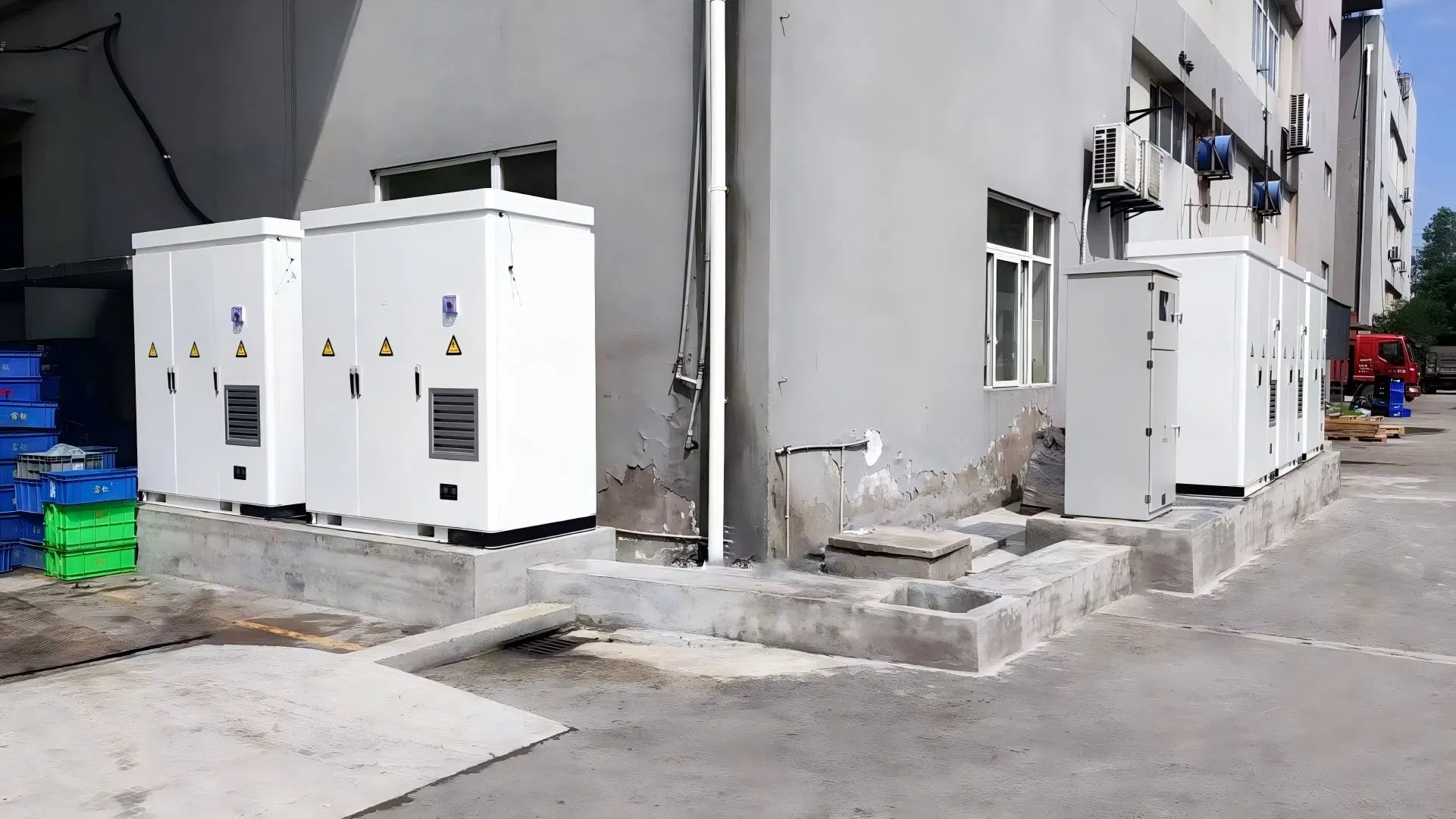 Cabinet Energy Storage System 100kwh to 500kwh Floor-Mounted Outdoor Telecom Battery Cabinet with Built-in BMS Protection and IP55 Certification Efficient Long