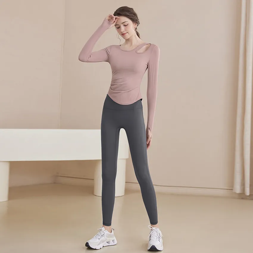 ملابس رياضية نسائية تصميم