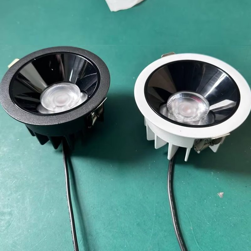 Modern LED COB Ceiling Light Recessed Aluminum Waterproof IP65 Anti-Glare Round Downlight for Kitchen &amp; Bathroom