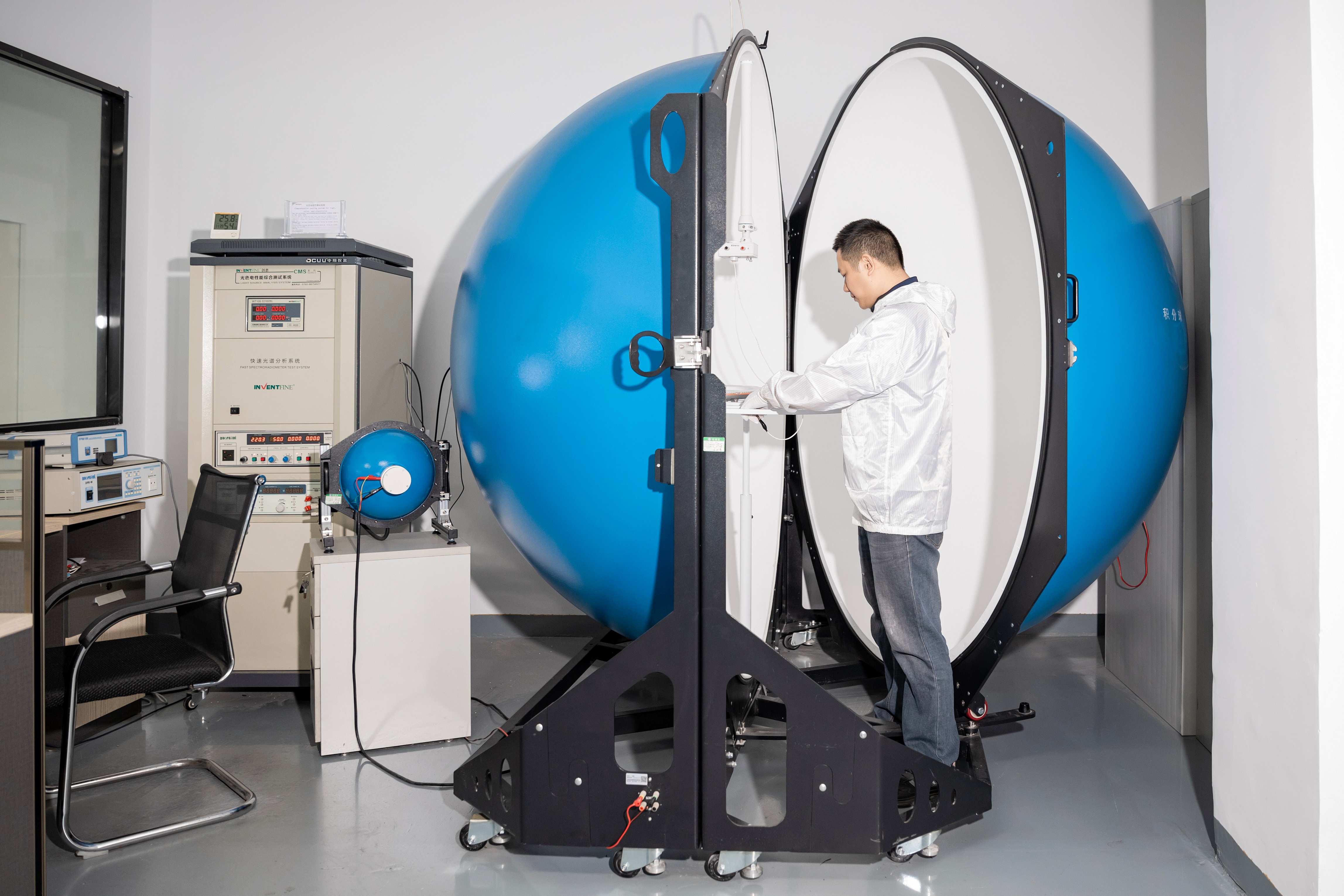 Photoelectric Color Laboratory