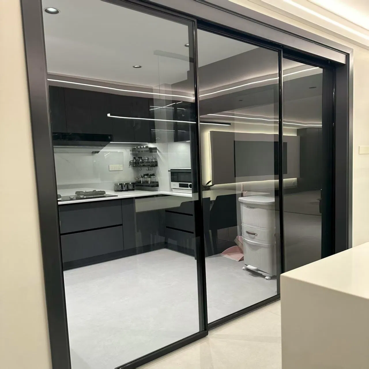 9. High Quality Interior Security Aluminium Sliding Glass Pivot Door Narrow Frame Easy-to-Clean for Living Room