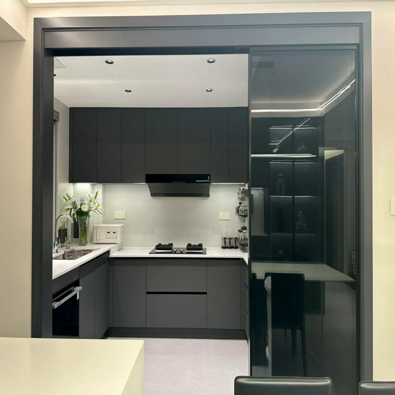 9. High Quality Interior Security Aluminium Sliding Glass Pivot Door Narrow Frame Easy-to-Clean for Living Room