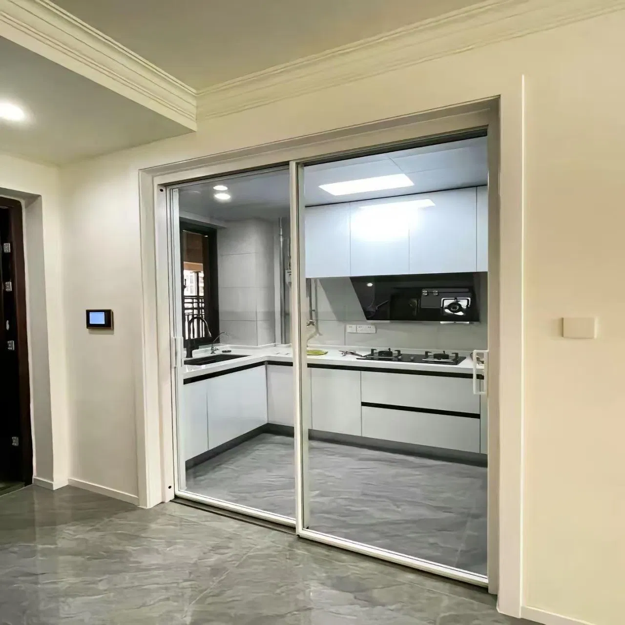 11. Customized Modern Style Extremely Narrow Frame Interior Glass Aluminum Aluminium Sliding Security Door for Studio Living Room, Kitchen, Balcony