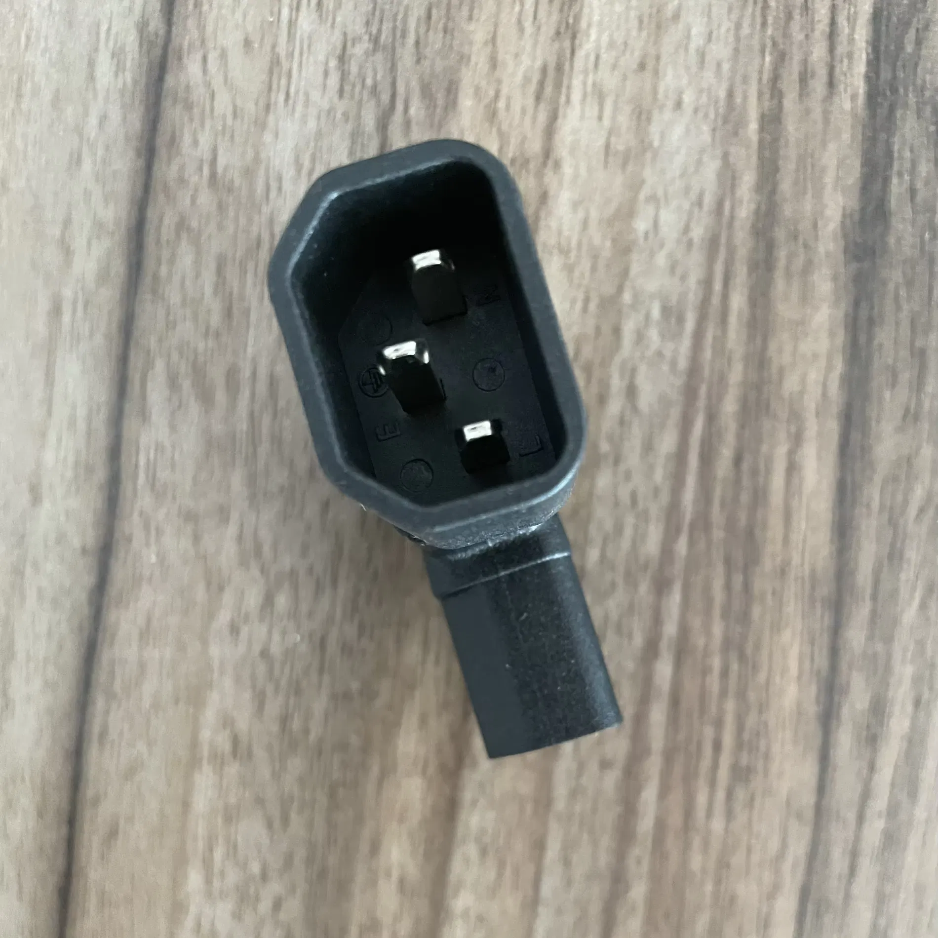 Conector Adaptador Angulado C13 C14