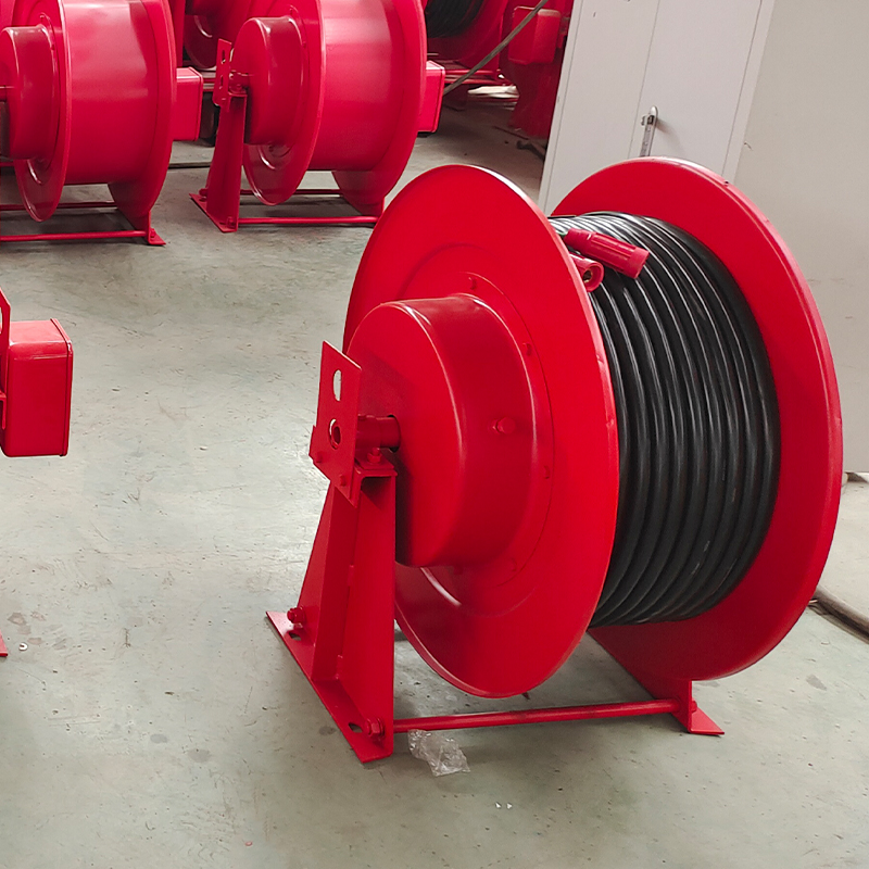 Reel de Cabo Retrátil Premium 50 FT para Uso Versátil