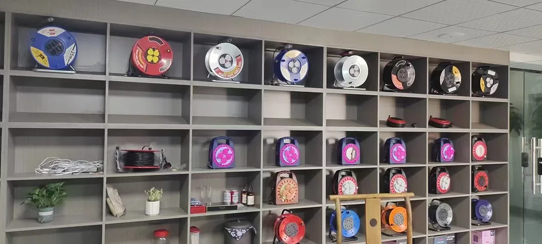 Reel de Cabo da UE Comprimento Personalizado Cabo de Extensão Elétrico Retrátil Portátil Economia de Esforço