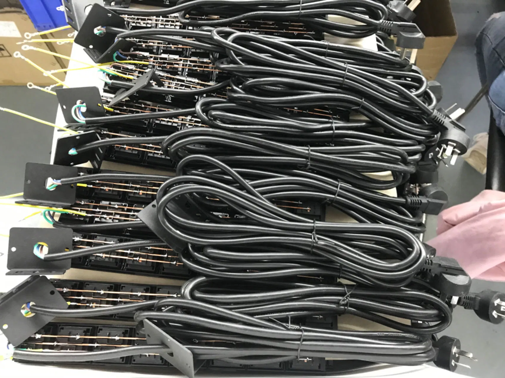 Distribuidor de Energia de Alta Potência com Disjuntor de Proteção contra Vazamento e Bloco de Terminais para Fiação Própria