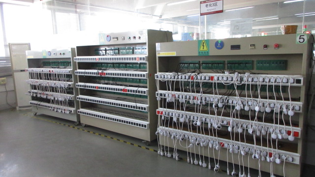 Teste de envelhecimento — verificação de durabilidade e longevidade de produtos elétricos SCV Electric