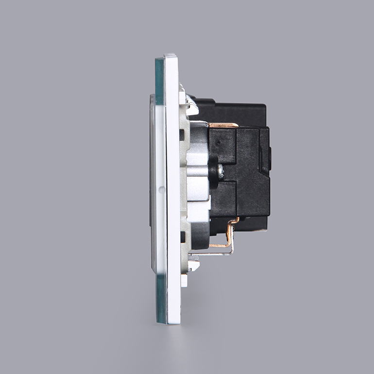 Tomada de Parede Europeia com Interruptor de Botão Pressionável para Carregamento USB+Tipo C em Vidro Temperado Branco 4