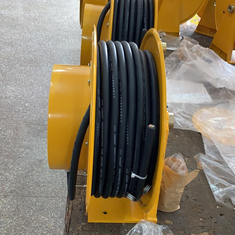 Reel de Cabo Retrátil Premium 50 FT para Uso Versátil
