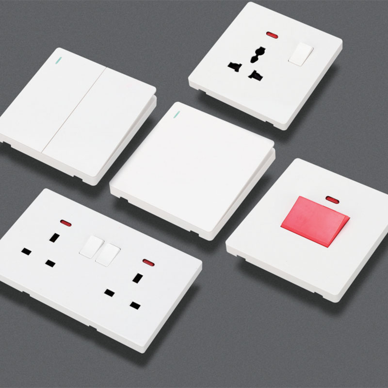 Fornecimento Direto de Fábrica Pode Ser Personalizado com Interruptor de Controle Duplo de Quadro de PC Padrão do Reino Unido com Tomada de Parede para Carregamento USB