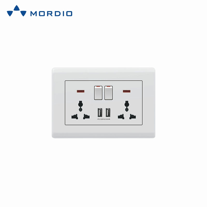 13 um Soquete de Parede Branco com Carregamento Rápido em Formato Quadrado com Duas Portas USB de Carregamento 2.1 um 5V