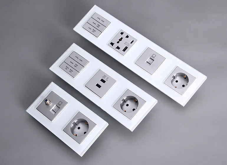 Tomada de Parede Europeia com Interruptor de Botão Pressionável para Carregamento USB+Tipo C em Vidro Temperado Branco 4