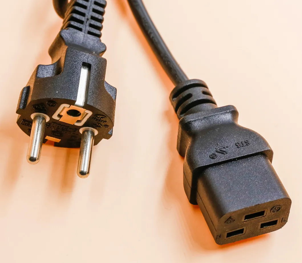 Conector IEC Reprogramável com Fechadura C13 C14 C15 C19 C20 C21