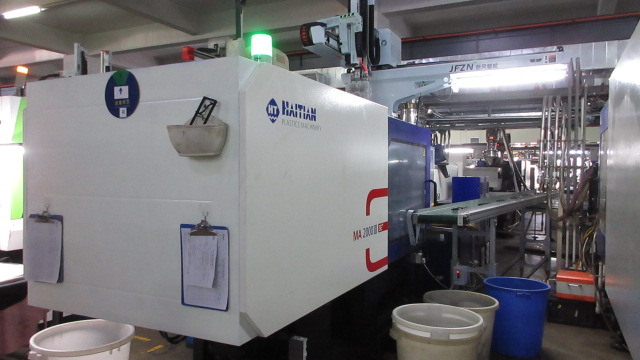Máquina de injeção plástica — equipamento de fabricação de componentes elétricos SCV Electric