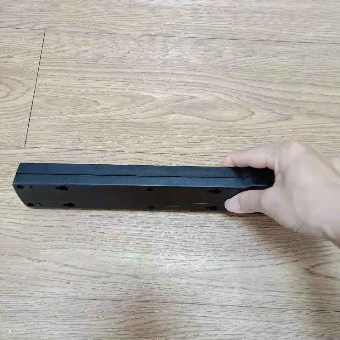 Unidade de Potência Bayu Novo Design Preto e Branco com Protetor contra Sobretensão para Móveis 6-Outlets