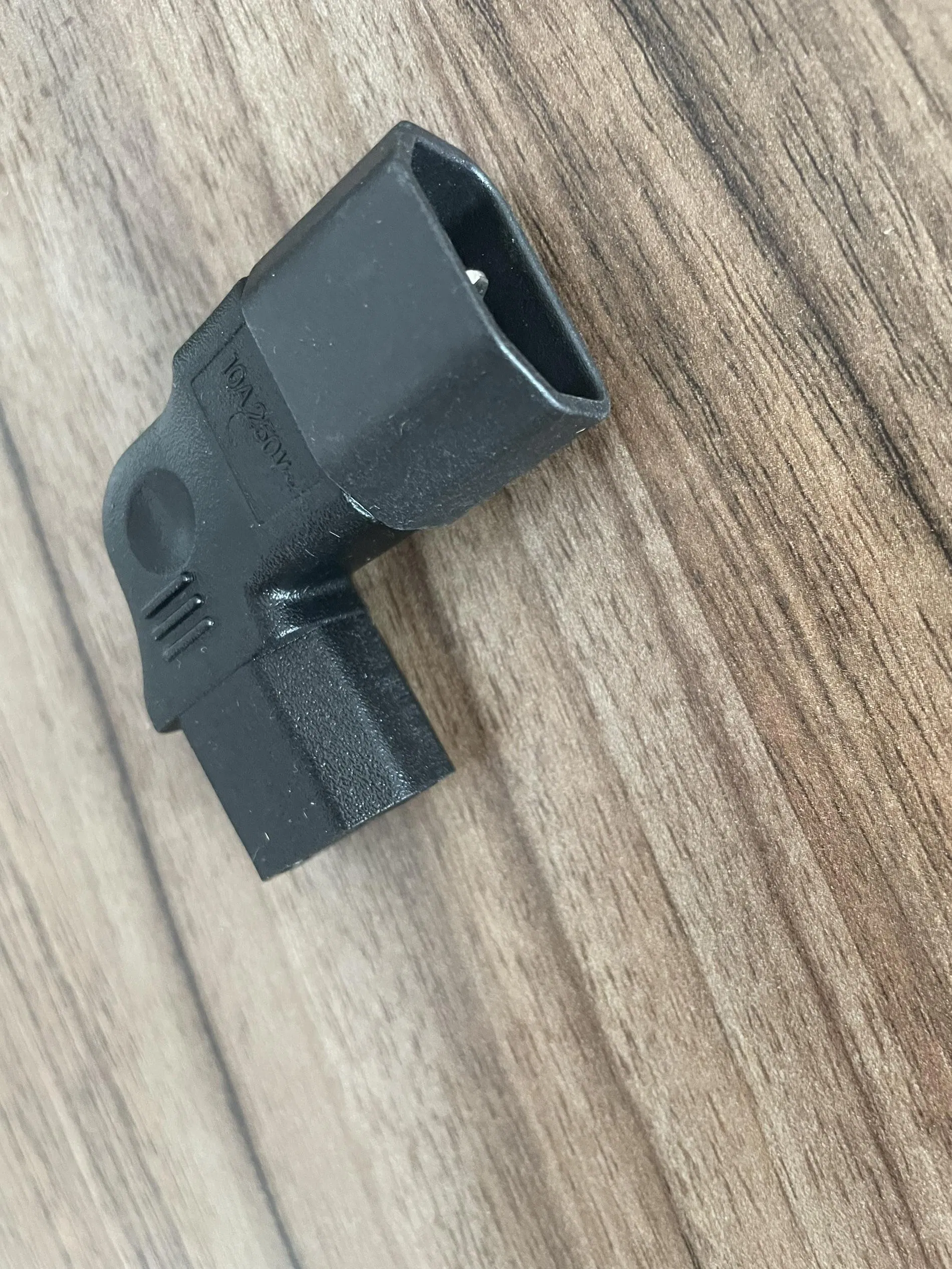 Conector Adaptador Angulado C13 C14