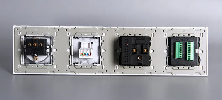 Tomada de Parede Europeia com Interruptor de Botão Pressionável para Carregamento USB+Tipo C em Vidro Temperado Branco 4