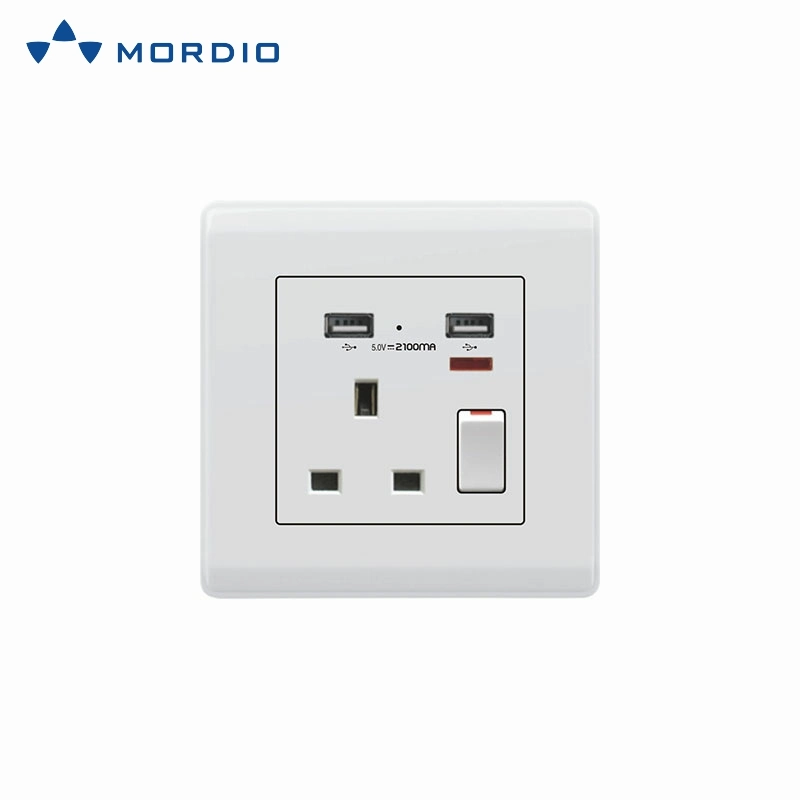 13 um Soquete de Parede Branco com Carregamento Rápido em Formato Quadrado com Duas Portas USB de Carregamento 2.1 um 5V