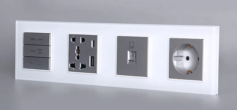 Tomada de Parede Europeia com Interruptor de Botão Pressionável para Carregamento USB+Tipo C em Vidro Temperado Branco 4