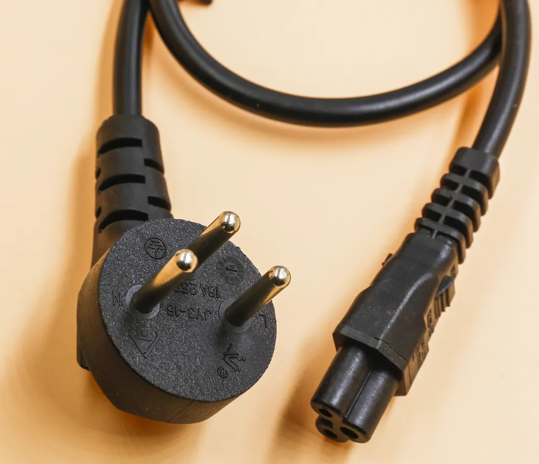 Conector IEC Reprogramável com Fechadura C13 C14 C15 C19 C20 C21
