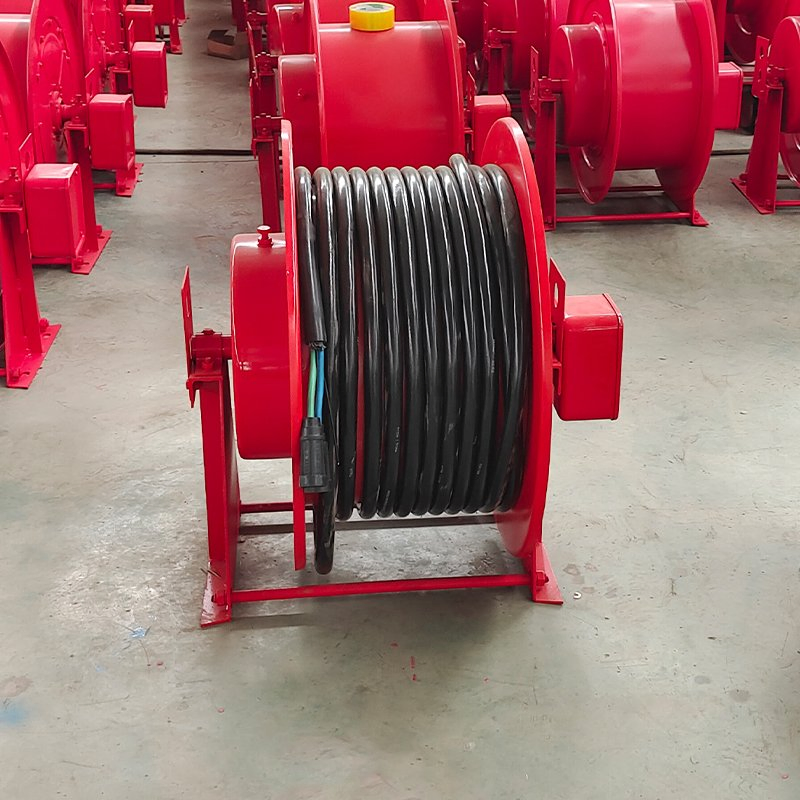 Reel de Cabo Retrátil Premium 50 FT para Uso Versátil