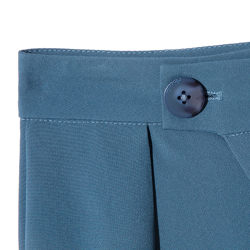 Front Dart Detail