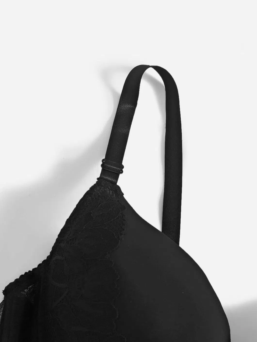 Chic Plus Size Black Bra for Fashion-Forward Women