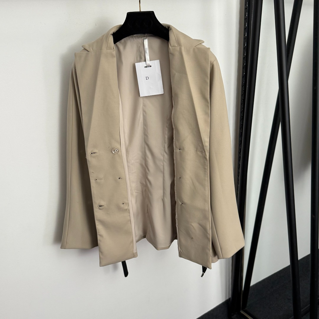 Dio* 's New Double-breasted Cinched-waist Lapel Long-sleeved Business Suit Jacket for Woman with Single Button Closure and Belt