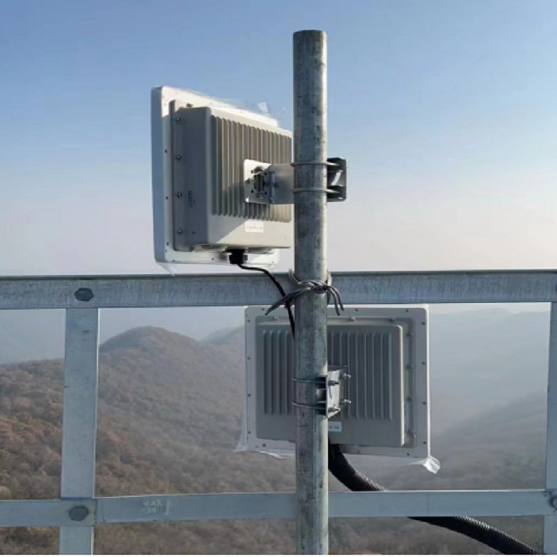 Antenna Integrated Wireless Base Station Powered by Poe Is Easy to Install