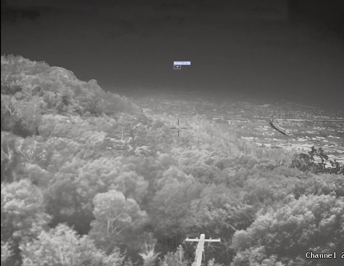 Waterproof / Weatherproof Long Range Surveillance PTZ Anti Drone System Linked Radar