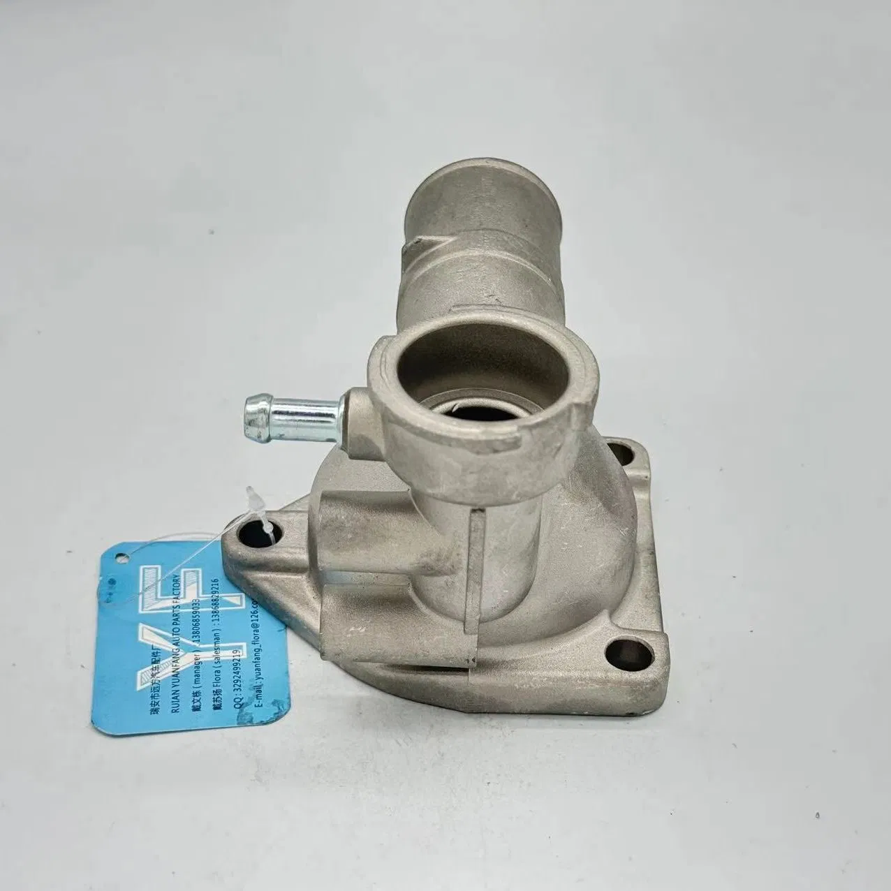 Factory Water Outlet Car Thermostat Housing for Toyota Dyna 200 16331-58090 1633158090