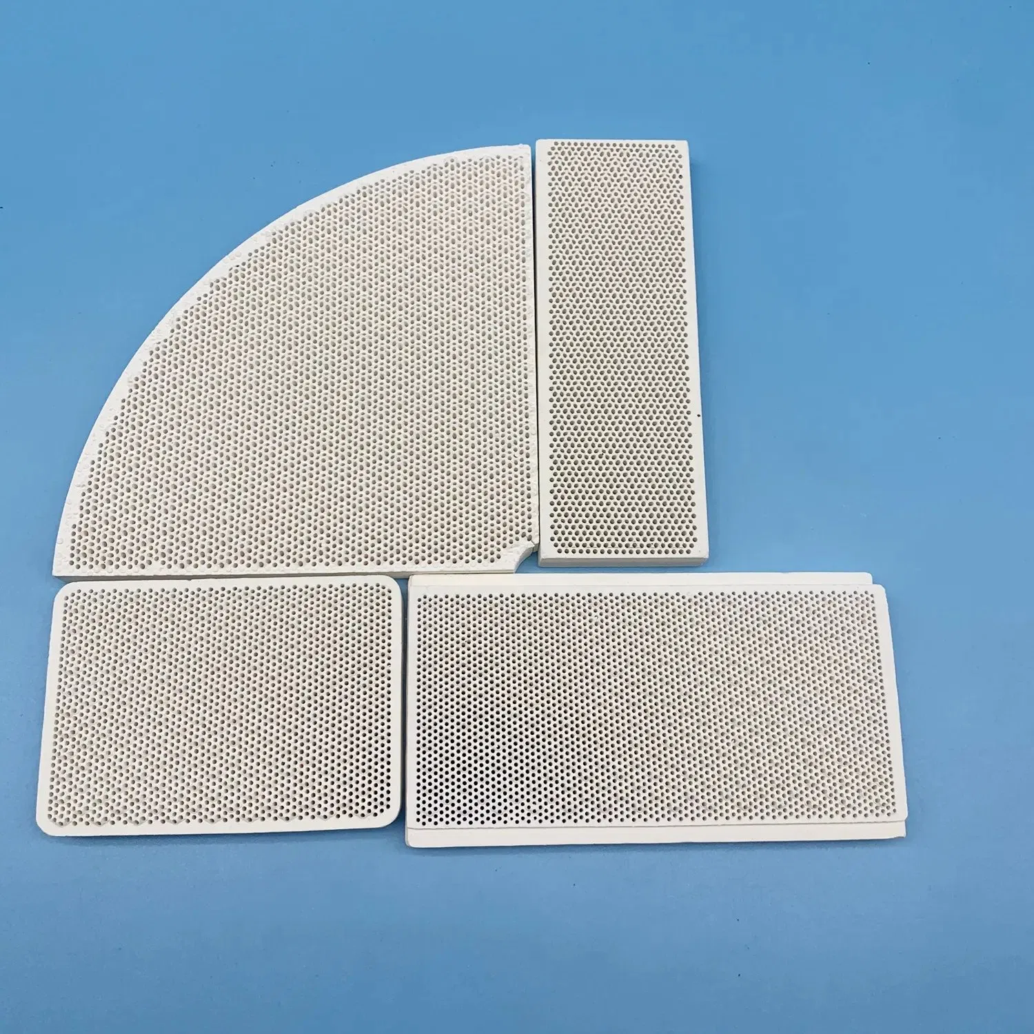 Round Square Hexagon Circular Triangle Shapes Cordierite Honeycomb Ceramic Plate for Baking Oven Burning Part
