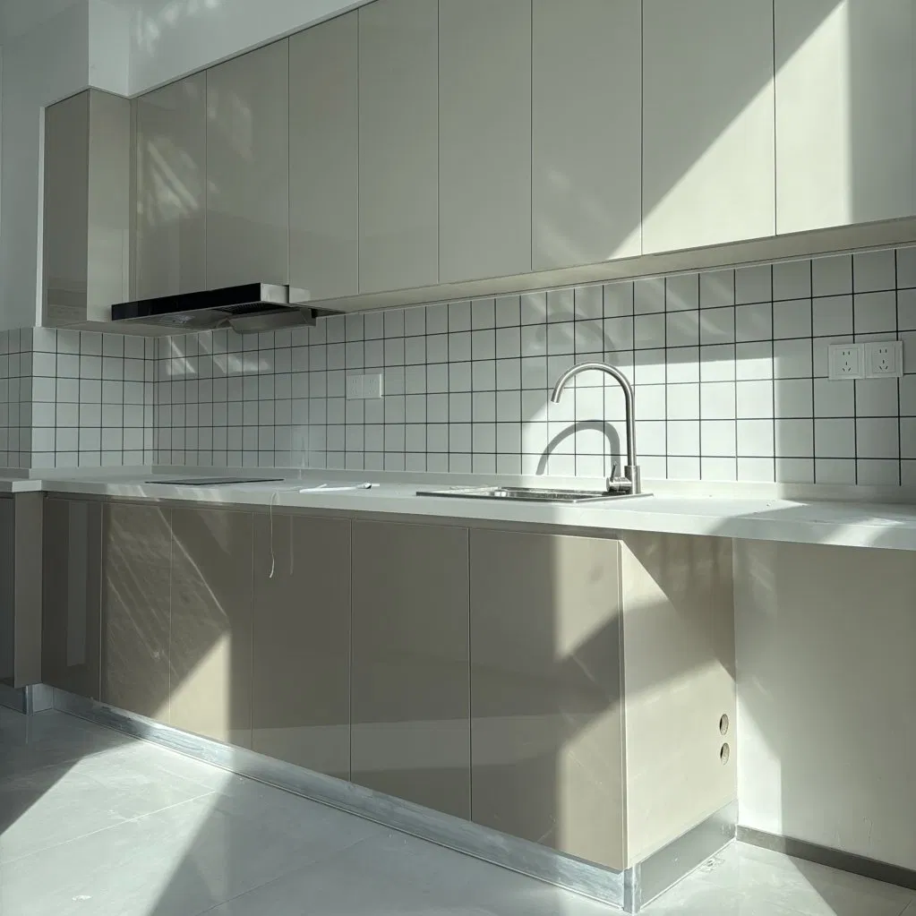 Xh Good Quality Moisture-Proof Comfortable Modern Kitchen Cabinetry